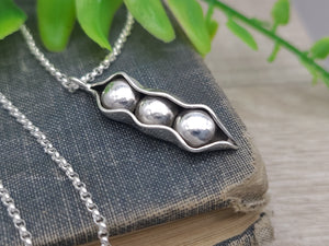 Sterling Peas in a Pod Necklace / Mothers Necklace / Gardener