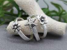 Load image into Gallery viewer, Sterling Silver Daisy Toe Ring
