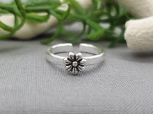 Load image into Gallery viewer, Sterling Silver Daisy Toe Ring
