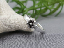 Load image into Gallery viewer, Sterling Silver Daisy Toe Ring
