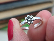 Load image into Gallery viewer, Sterling Silver Daisy Toe Ring
