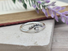 Load image into Gallery viewer, Sterling Silver Crown Ring / Chevron
